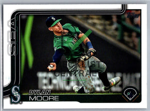2025 Topps Dylan Moore #105